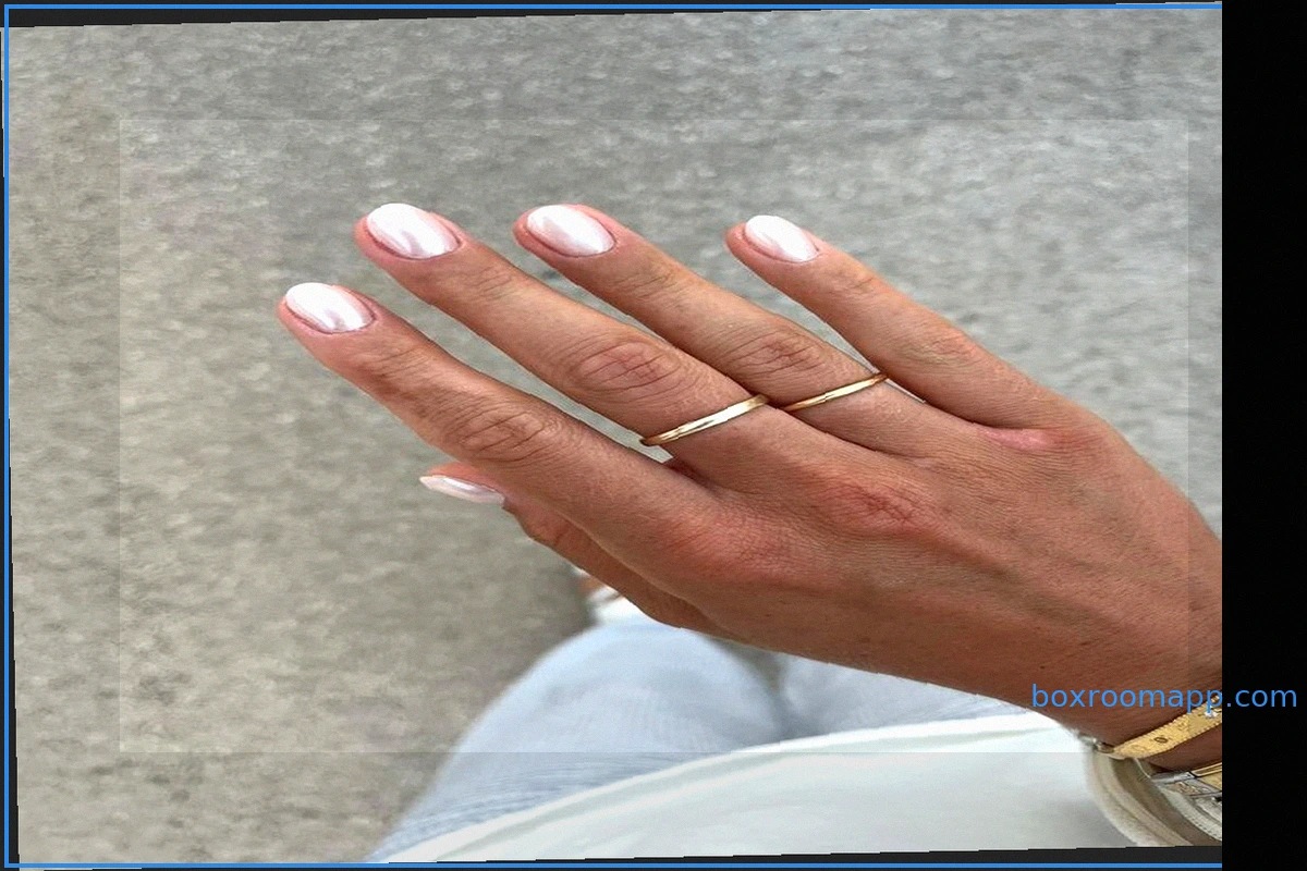 Coconut Chrome Nails: The Chic Finish for the End of Summer